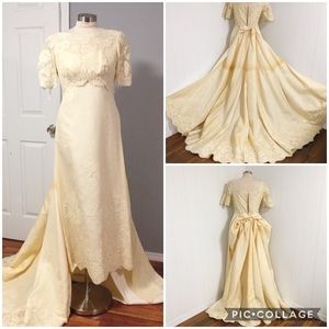 Vintage Antique Ivory Wedding Dress w Train Size 9